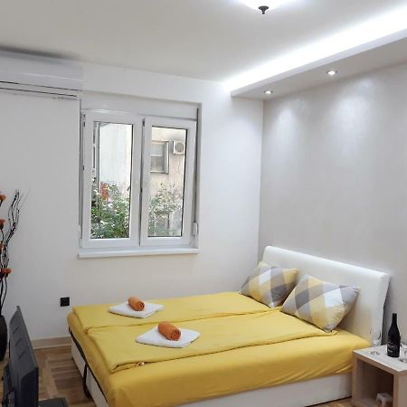 בלגרד Sweet Yellow Apartment מראה חיצוני תמונה